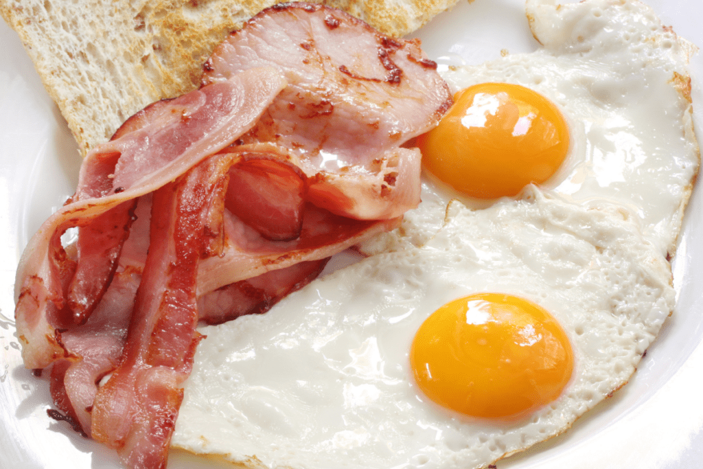 Breakfast: Bacon and Egg Breakfast Cups